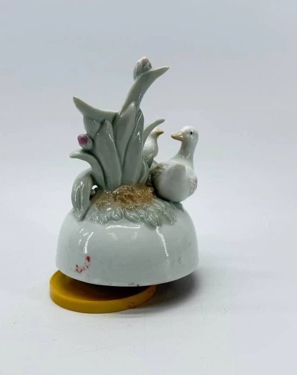 Vintage Ceramic Duck Family Cattails Wind Up Music Box Figurine Pond Decor